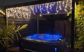Huisje op de Veluwe met privé Jacuzzi en Bar!